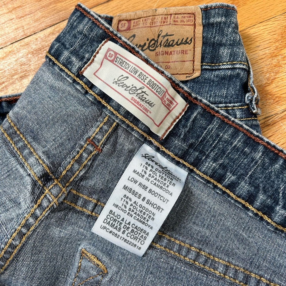 Levi Misses sz 8 Short Stretch Low Rise Bootcut